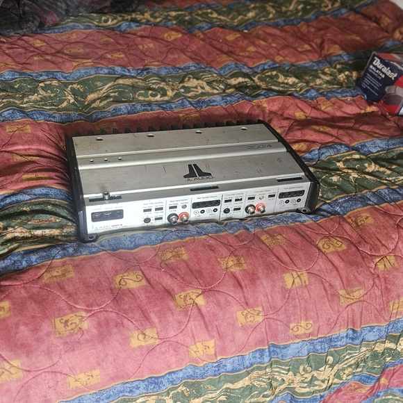 JL 300×4 - Picture 1 of 5